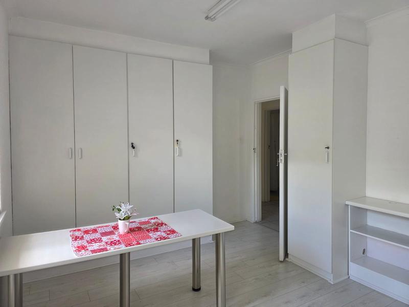 To Let 7 Bedroom Property for Rent in Bonnie Brae Western Cape